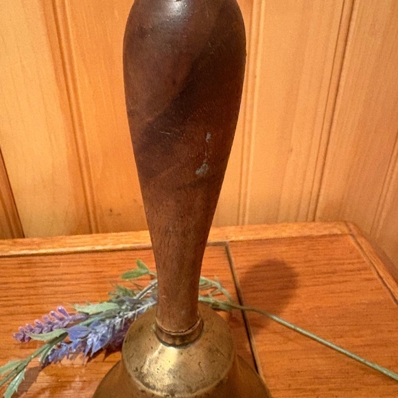 Antique brass school bell with a wooden handle vintage - Picture 4 of 10